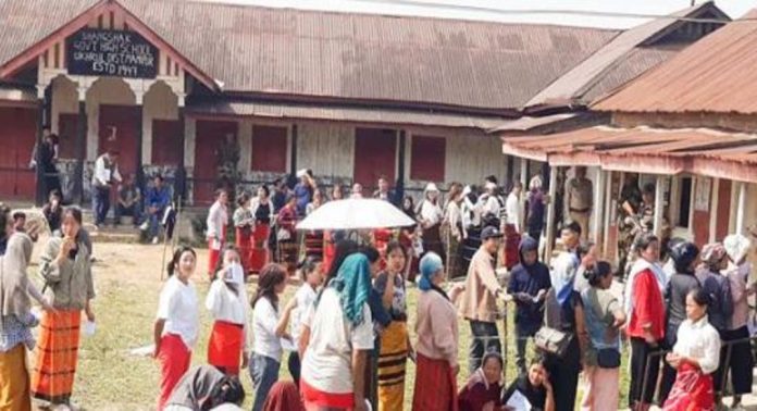 മണിപ്പുരില് ആറ് ബൂത്തുകളിലെ വോട്ടെടുപ്പ് അസാധുവാക്കി തെരഞ്ഞെടുപ്പ് കമ്മീഷന് മണിപ്പുരില് ആറ് ബൂത്തുകളിലെ വോട്ടെടുപ്പ് അസാധുവാക്കി തെരഞ്ഞെടുപ്പ് കമ്മീഷന്