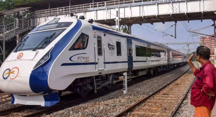 ഓട്ടത്തിലും ജനപ്രീതിയിലും ആള് ഇപ്പോഴും ഹിറ്റാണ്….; ആദ്യ വന്ദേഭാരതിന് ഇന്ന് പിറന്നാൾ ഓട്ടത്തിലും ജനപ്രീതിയിലും ആള് ഇപ്പോഴും ഹിറ്റാണ്….; ആദ്യ വന്ദേഭാരതിന് ഇന്ന് പിറന്നാൾ