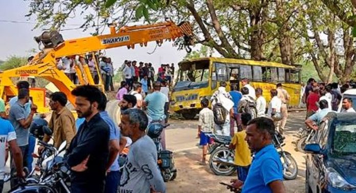 ഹരിയാനയിലെ സ്കൂള് ബസ് അപകടം ; പ്രിന്സിപ്പല് അറസ്റ്റില് ഹരിയാനയിലെ സ്കൂള് ബസ് അപകടം ; പ്രിന്സിപ്പല് അറസ്റ്റില്