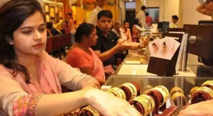 സംസ്ഥാനത്ത് സ്വർണവില വീണ്ടും കുതിച്ചുയരുന്നു സംസ്ഥാനത്ത് സ്വർണവില വീണ്ടും കുതിച്ചുയരുന്നു
