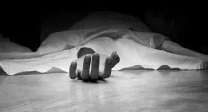 വര്ക്കലയിൽ ഓടയിൽ നിന്നും മൃതദേഹം കണ്ടെത്തി ; ദുരൂഹത വര്ക്കലയിൽ ഓടയിൽ നിന്നും മൃതദേഹം കണ്ടെത്തി ; ദുരൂഹത