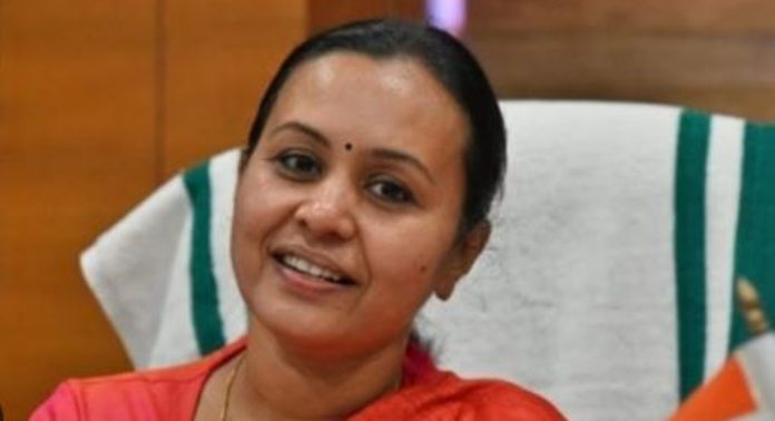 ഡെങ്കിപ്പനി വ്യാപനത്തിന് സാധ്യത ; ജാഗ്രത നിർദ്ദേശം നൽകി അധികൃതർ ഡെങ്കിപ്പനി വ്യാപനത്തിന് സാധ്യത ; ജാഗ്രത നിർദ്ദേശം നൽകി അധികൃതർ
