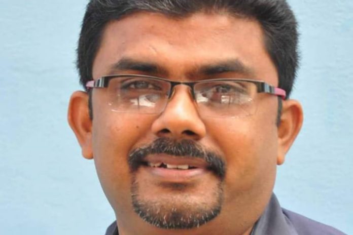 പത്രപ്രവര്ത്തകന്റെ മൊബൈല് ഫോണ് ഹൈക്കോടതി ഉത്തരവ് ലംഘിച്ച് പോലീസ് ഫോറന്സിക് ലാബില് അയച്ചു ; പിന്നാലെ ഫോണ് തിരികെ എടുത്തു നൽകണമെന്ന് ഹൈക്കോടതിയുടെ ഉത്തരവ് പത്രപ്രവര്ത്തകന്റെ മൊബൈല് ഫോണ് ഹൈക്കോടതി ഉത്തരവ് ലംഘിച്ച് പോലീസ് ഫോറന്സിക് ലാബില് അയച്ചു ; പിന്നാലെ ഫോണ് തിരികെ എടുത്തു നൽകണമെന്ന് ഹൈക്കോടതിയുടെ ഉത്തരവ്