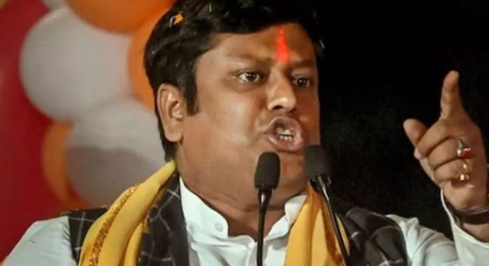 ഇ.ഡി യെ വിളിക്കണോ…; തൃണമുൽ നേതാവിന് ഭീഷണിയുമായി ബി.ജെ.പി സംസ്ഥാനധ്യക്ഷൻ ഇ.ഡി യെ വിളിക്കണോ…; തൃണമുൽ നേതാവിന് ഭീഷണിയുമായി ബി.ജെ.പി സംസ്ഥാനധ്യക്ഷൻ