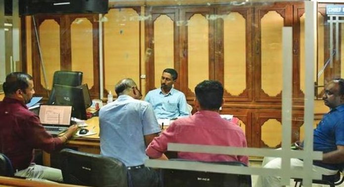 കരുവന്നൂര് ബാങ്ക് തട്ടിപ്പ് കേസ് ; തൃശ്ശൂരില് റെയ്ഡ്, സമാന്തരമായി കൊച്ചിയില് സിപിഎം ജില്ലാ സെക്രട്ടറിയുടെ മൊഴിയെടുപ്പ് കരുവന്നൂര് ബാങ്ക് തട്ടിപ്പ് കേസ് ; തൃശ്ശൂരില് റെയ്ഡ്, സമാന്തരമായി കൊച്ചിയില് സിപിഎം ജില്ലാ സെക്രട്ടറിയുടെ മൊഴിയെടുപ്പ്