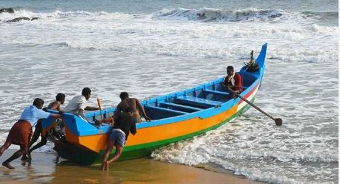 കനത്ത വേനൽച്ചൂട് ; കടലിലെ മത്സ്യ ലഭ്യത കുറഞ്ഞു, മത്സ്യതൊഴിലാളികൾ പ്രതിസന്ധിയിൽ…! കനത്ത വേനൽച്ചൂട് ; കടലിലെ മത്സ്യ ലഭ്യത കുറഞ്ഞു, മത്സ്യതൊഴിലാളികൾ പ്രതിസന്ധിയിൽ…!