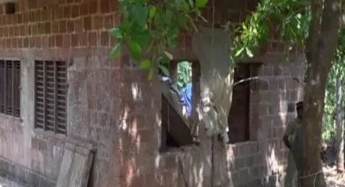 പാനൂർ സ്ഫോടനം ; മൂന്ന് പേർ അറസ്റ്റിൽ പാനൂർ സ്ഫോടനം ; മൂന്ന് പേർ അറസ്റ്റിൽ