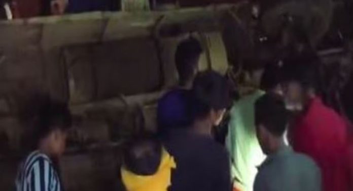 ഛത്തീസ്ഗഢിൽ ബസ് കൊക്കയിലേക്ക് മറിഞ്ഞ് വൻ അപകടം; 12 പേർ മരിച്ചു, നിരവധി പേർക്ക് പരിക്ക് ഛത്തീസ്ഗഢിൽ ബസ് കൊക്കയിലേക്ക് മറിഞ്ഞ് വൻ അപകടം; 12 പേർ മരിച്ചു, നിരവധി പേർക്ക് പരിക്ക്
