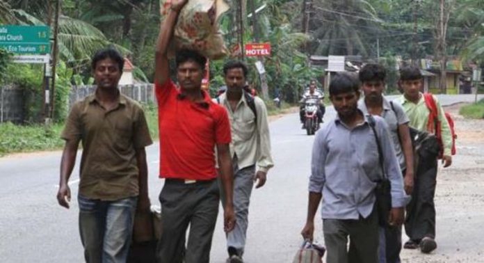 കടുത്ത വേനൽച്ചൂട് ; സംസ്ഥാനത്ത് ഇതരസംസ്ഥാന തൊഴിലാളികൾ കൂട്ടത്തോടെ നാട്ടിലേക്ക് മടങ്ങുന്നു, തൊഴിലിടങ്ങളിൽ വൻ പ്രതിസന്ധി കടുത്ത വേനൽച്ചൂട് ; സംസ്ഥാനത്ത് ഇതരസംസ്ഥാന തൊഴിലാളികൾ കൂട്ടത്തോടെ നാട്ടിലേക്ക് മടങ്ങുന്നു, തൊഴിലിടങ്ങളിൽ വൻ പ്രതിസന്ധി