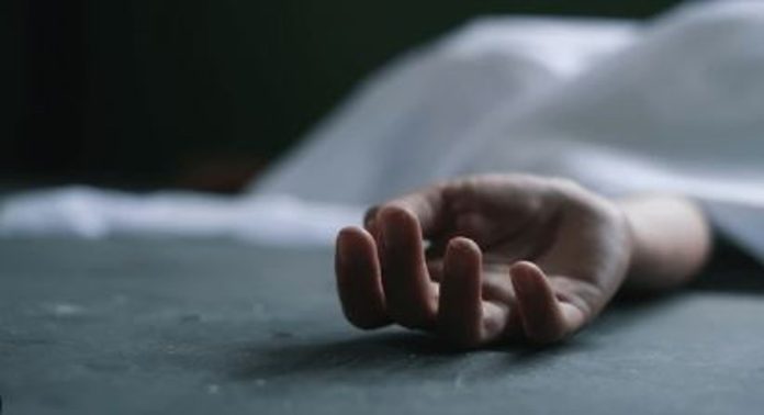 ഊഞ്ഞാൽ കയർ കഴുത്തിൽ കുരുങ്ങി എട്ടുവയസുകാരൻ മരിച്ചു ഊഞ്ഞാൽ കയർ കഴുത്തിൽ കുരുങ്ങി എട്ടുവയസുകാരൻ മരിച്ചു
