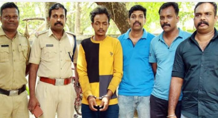 വീണ്ടും കേരള പോലീസിന് അഭിമാന നിമിഷം ; പെൺസുഹൃത്തിനെ കൊലപ്പെടുത്തിയ യുവാവിനെ മാവോയിസ്റ്റ് മേഖലയിൽ പോയി അറസ്റ്റ് ചെയ്തു വീണ്ടും കേരള പോലീസിന് അഭിമാന നിമിഷം ; പെൺസുഹൃത്തിനെ കൊലപ്പെടുത്തിയ യുവാവിനെ മാവോയിസ്റ്റ് മേഖലയിൽ പോയി അറസ്റ്റ് ചെയ്തു