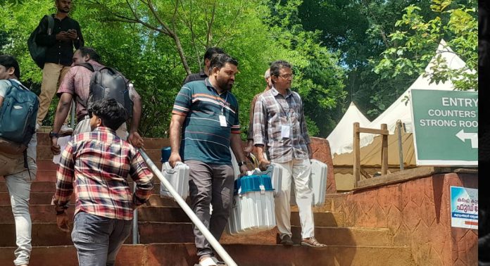 കോന്നി നിയോജക മണ്ഡലത്തിൽ പാർലമെന്റ് തിരഞ്ഞെടുപ്പിനുള്ള വോട്ടിംഗ് സാമഗ്രികൾ വിതരണം ചെയ്തു കോന്നി നിയോജക മണ്ഡലത്തിൽ പാർലമെന്റ് തിരഞ്ഞെടുപ്പിനുള്ള വോട്ടിംഗ് സാമഗ്രികൾ വിതരണം ചെയ്തു