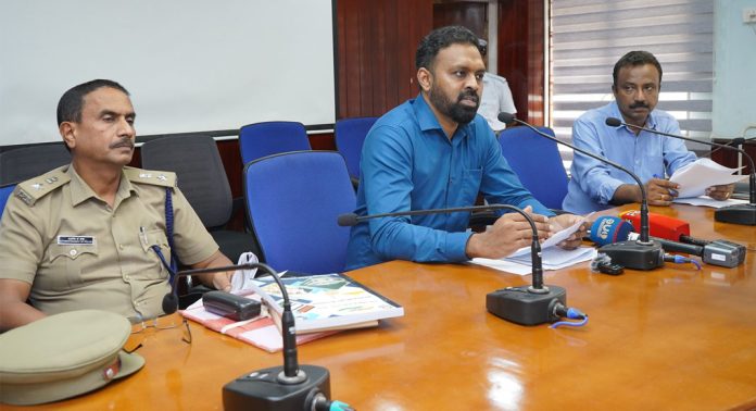 ആകെ വോട്ടര്മാര് 14,29,700 ; ലോക് സഭാ തെരഞ്ഞെടുപ്പിനായി പത്തനംതിട്ട മണ്ഡലം സുസജ്ജം : ജില്ലാ കളക്ടര് ആകെ വോട്ടര്മാര് 14,29,700 ; ലോക് സഭാ തെരഞ്ഞെടുപ്പിനായി പത്തനംതിട്ട മണ്ഡലം സുസജ്ജം : ജില്ലാ കളക്ടര്