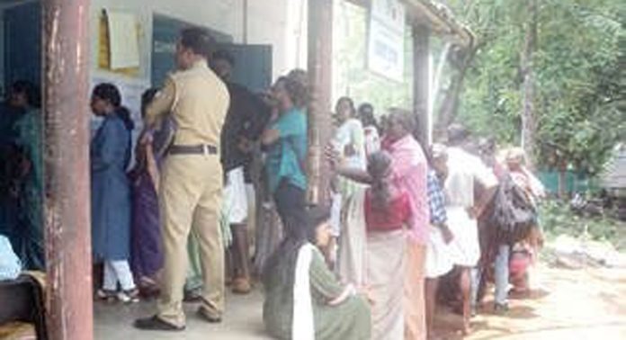 കല്ലേലി തോട്ടത്തിൽ വോട്ടര്മാര് കുറഞ്ഞു കല്ലേലി തോട്ടത്തിൽ വോട്ടര്മാര് കുറഞ്ഞു