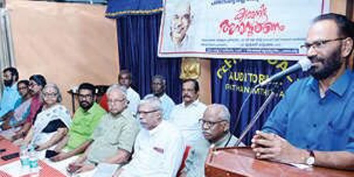 കവി കടമ്മനിട്ട രാമകൃഷ്ണന്റെ പതിനാറാം ചരമവാർഷികം ആചരിച്ചു കവി കടമ്മനിട്ട രാമകൃഷ്ണന്റെ പതിനാറാം ചരമവാർഷികം ആചരിച്ചു