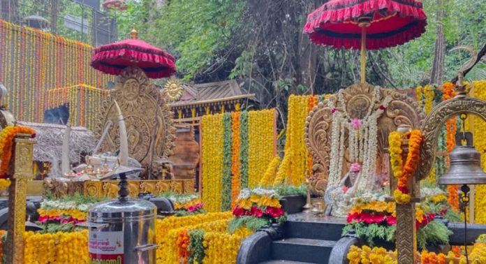 കോന്നി കല്ലേലി ഊരാളി അപ്പൂപ്പൻ കാവിലെ പത്താമുദയ മഹോത്സവവും കല്ലേലി ആദിത്യ പൊങ്കാലയും നാളെ കോന്നി കല്ലേലി ഊരാളി അപ്പൂപ്പൻ കാവിലെ പത്താമുദയ മഹോത്സവവും കല്ലേലി ആദിത്യ പൊങ്കാലയും നാളെ