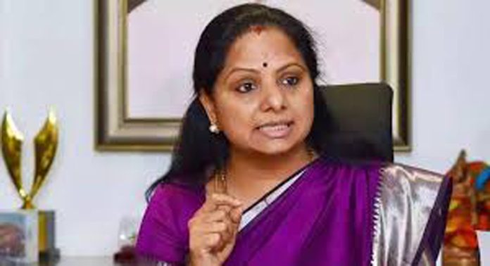 മദ്യനയ കേസിൽ ബിആർഎസ് നേതാവ് കെ കവിതയെ ഏപ്രിൽ 15 വരെ സിബിഐ കസ്റ്റഡിയിൽ വിട്ടു മദ്യനയ കേസിൽ ബിആർഎസ് നേതാവ് കെ കവിതയെ ഏപ്രിൽ 15 വരെ സിബിഐ കസ്റ്റഡിയിൽ വിട്ടു