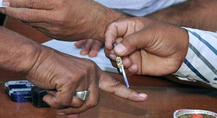 സംസ്ഥാനത്ത് തദ്ദേശതെരഞ്ഞെടുപ്പിലെ ആദ്യഘട്ട വോട്ടെടുപ്പ് തുടങ്ങി സംസ്ഥാനത്ത് തദ്ദേശതെരഞ്ഞെടുപ്പിലെ ആദ്യഘട്ട വോട്ടെടുപ്പ് തുടങ്ങി