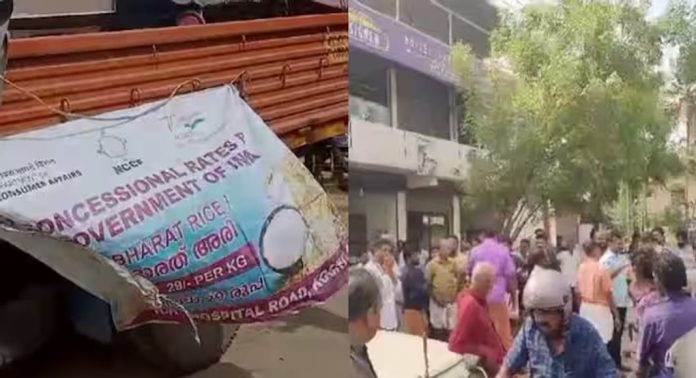 പാലക്കാട് മലമ്പുഴയിൽ ഭാരത് അരി വിതരണത്തിനെതിരെ എല്ഡിഎഫ് പ്രതിഷേധം പാലക്കാട് മലമ്പുഴയിൽ ഭാരത് അരി വിതരണത്തിനെതിരെ എല്ഡിഎഫ് പ്രതിഷേധം