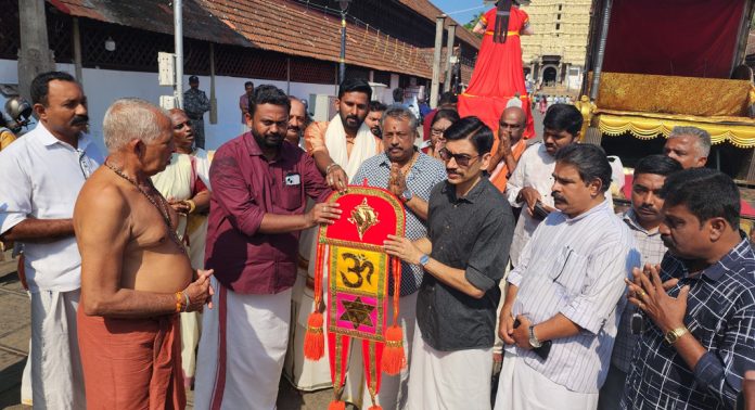 അതിരാത്ര ധ്വജ പ്രയാണ ഘോഷയാത്ര ആരംഭിച്ചു അതിരാത്ര ധ്വജ പ്രയാണ ഘോഷയാത്ര ആരംഭിച്ചു