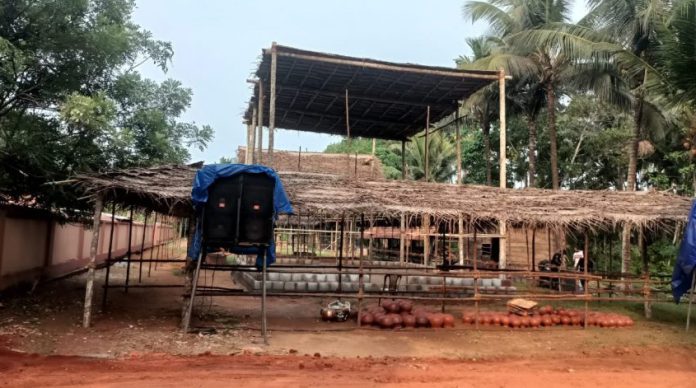 കോന്നി ഇളകൊള്ളൂർ മഹാദേവർ ക്ഷേത്രത്തിൽ നടക്കുന്ന അതിരാത്രത്തിനായുള്ള യജ്ഞ ശാലകളുടെ പണികൾ പൂർത്തിയായി കോന്നി ഇളകൊള്ളൂർ മഹാദേവർ ക്ഷേത്രത്തിൽ നടക്കുന്ന അതിരാത്രത്തിനായുള്ള യജ്ഞ ശാലകളുടെ പണികൾ പൂർത്തിയായി