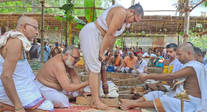 ഇളകൊള്ളൂർ ശ്രീ മഹാദേവർ ക്ഷേത്രത്തിൽ നടക്കുന്ന അതിരാത്രം പുരോഗമിക്കുന്നു ഇളകൊള്ളൂർ ശ്രീ മഹാദേവർ ക്ഷേത്രത്തിൽ നടക്കുന്ന അതിരാത്രം പുരോഗമിക്കുന്നു