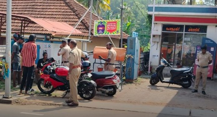 കോന്നി പമ്പിന് സമീപം ബൈക്കും സ്കൂട്ടറും കൂട്ടിയിടിച്ചു കോന്നി പമ്പിന് സമീപം ബൈക്കും സ്കൂട്ടറും കൂട്ടിയിടിച്ചു