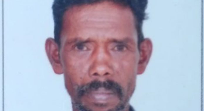 മരച്ചില്ല വെട്ടിമാറ്റാൻ കയറിയ വയോധികൻ അവശനിലയിൽ മരത്തിനു മുകളിൽ കുടുങ്ങി ; താഴെയിറക്കി പ്രഥമ ശുശ്രുഷ നൽകിയെങ്കിലും മരണപ്പെട്ടു മരച്ചില്ല വെട്ടിമാറ്റാൻ കയറിയ വയോധികൻ അവശനിലയിൽ മരത്തിനു മുകളിൽ കുടുങ്ങി ; താഴെയിറക്കി പ്രഥമ ശുശ്രുഷ നൽകിയെങ്കിലും മരണപ്പെട്ടു