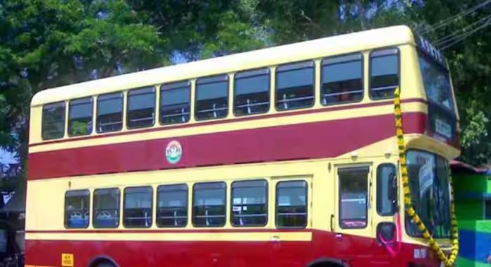 മൂന്നാറിലെത്തിയ ഡബിള് ഡക്കര് ബസിന് വന് സ്വീകരണം മൂന്നാറിലെത്തിയ ഡബിള് ഡക്കര് ബസിന് വന് സ്വീകരണം