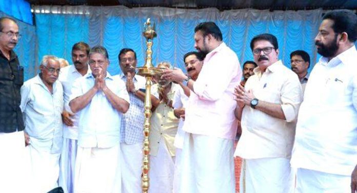 കുളനട ഭഗവതി ക്ഷേത്രത്തിൽ അലങ്കാര ഗോപുര സമർപ്പണ ചടങ്ങ് നടന്നു കുളനട ഭഗവതി ക്ഷേത്രത്തിൽ അലങ്കാര ഗോപുര സമർപ്പണ ചടങ്ങ് നടന്നു