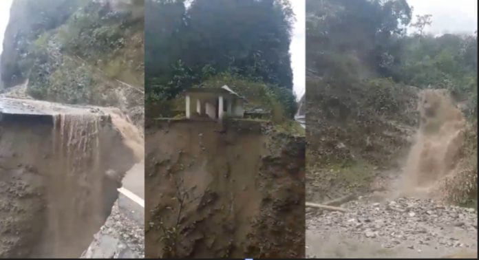 അരുണാചലില് മണ്ണിടിച്ചില് : ചൈന അതിര്ത്തിയിലേക്കുള്ള ദേശീയപാത തകര്ന്നു, ഒറ്റപ്പെട്ട് ഗ്രാമങ്ങള് അരുണാചലില് മണ്ണിടിച്ചില് : ചൈന അതിര്ത്തിയിലേക്കുള്ള ദേശീയപാത തകര്ന്നു, ഒറ്റപ്പെട്ട് ഗ്രാമങ്ങള്