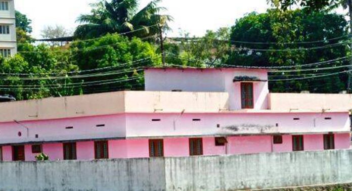 നിർമ്മിച്ച് രണ്ടുവർഷം കഴിഞ്ഞിട്ടും ഷീ ലോഡ്ജ് തുറക്കുന്നില്ല ; പ്രതിഷേധം ശക്തം നിർമ്മിച്ച് രണ്ടുവർഷം കഴിഞ്ഞിട്ടും ഷീ ലോഡ്ജ് തുറക്കുന്നില്ല ; പ്രതിഷേധം ശക്തം