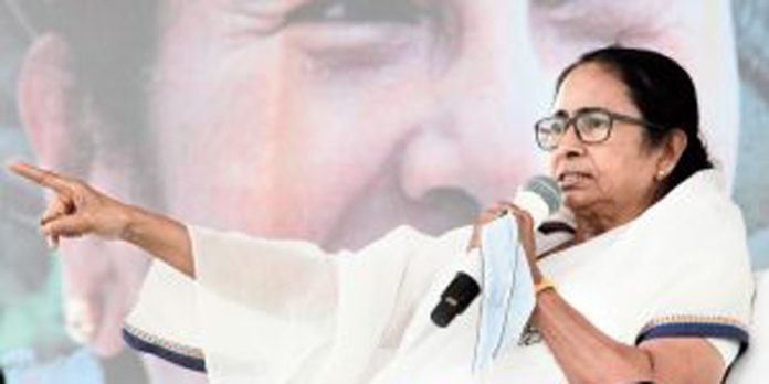 എൻഐഎ ആക്രമണം : ഏജൻസിയെ കുറ്റപ്പെടുത്തി മമത എൻഐഎ ആക്രമണം : ഏജൻസിയെ കുറ്റപ്പെടുത്തി മമത