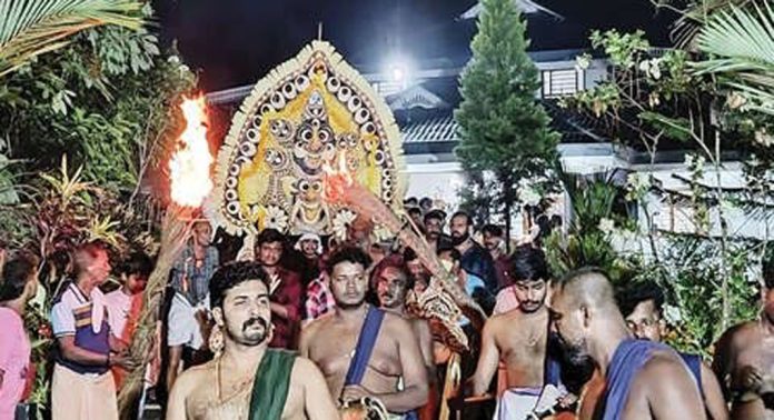 വെണ്ണിക്കുളം അമ്പാട്ടുഭാഗം പോരിട്ടീക്കാവ് ദേവിക്ഷേത്രത്തിൽ വലിയ പടയണി ഇന്ന് വെണ്ണിക്കുളം അമ്പാട്ടുഭാഗം പോരിട്ടീക്കാവ് ദേവിക്ഷേത്രത്തിൽ വലിയ പടയണി ഇന്ന്