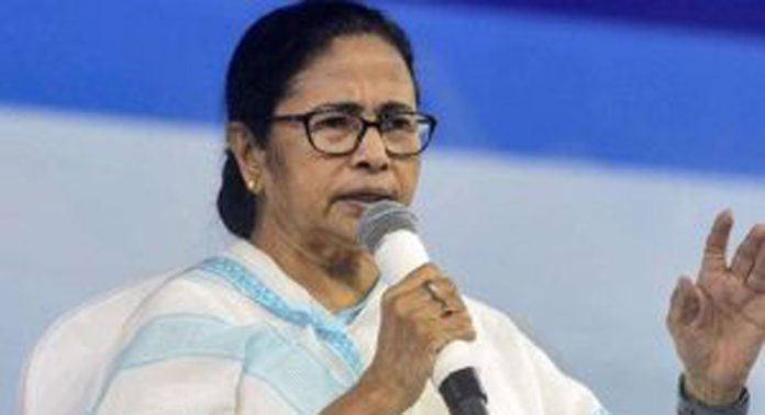 ഗ്രാമീണ തൊഴിലുറപ്പ് പദ്ധതി സംബന്ധിച്ച കേന്ദ്ര സർക്കാരിന്റെ പുതിയ മാർഗനിർദേശങ്ങൾ തള്ളി മമത ബാനർജി ഗ്രാമീണ തൊഴിലുറപ്പ് പദ്ധതി സംബന്ധിച്ച കേന്ദ്ര സർക്കാരിന്റെ പുതിയ മാർഗനിർദേശങ്ങൾ തള്ളി മമത ബാനർജി