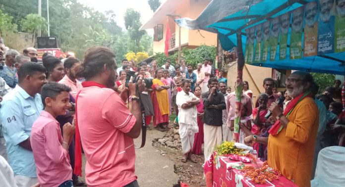 ഡോ. ടി എം തോമസ് ഐസകിന് കൊക്കാതോട്ടിലും കല്ലേലി തോട്ടത്തിലും ഗംഭീര സ്വീകരണമൊരുക്കി മലയോര ജനത ഡോ. ടി എം തോമസ് ഐസകിന് കൊക്കാതോട്ടിലും കല്ലേലി തോട്ടത്തിലും ഗംഭീര സ്വീകരണമൊരുക്കി മലയോര ജനത