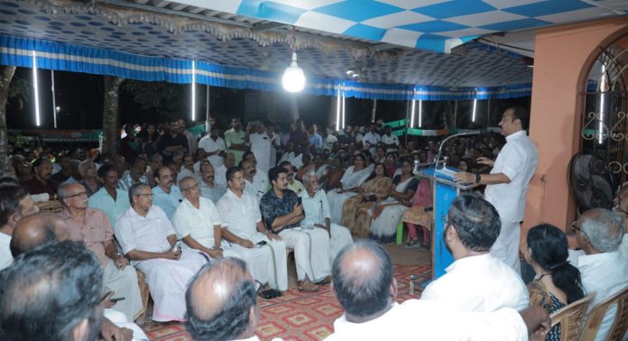 ആന്റോ ആന്റണിയുടെ വീട്ടുമുറ്റം പരിപാടി വി ഡി സതീശൻ ഉത്ഘാടനം ചെയ്തു ആന്റോ ആന്റണിയുടെ വീട്ടുമുറ്റം പരിപാടി വി ഡി സതീശൻ ഉത്ഘാടനം ചെയ്തു