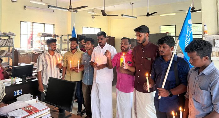 പത്തനംതിട്ട വിദ്യാഭ്യാസ ജില്ലാ ഓഫീസിലെ വൈദ്യുതി വിഛേദിച്ച സംഭവത്തിൽ കെ.എസ്.യു മാർച്ച് നടത്തി പത്തനംതിട്ട വിദ്യാഭ്യാസ ജില്ലാ ഓഫീസിലെ വൈദ്യുതി വിഛേദിച്ച സംഭവത്തിൽ കെ.എസ്.യു മാർച്ച് നടത്തി