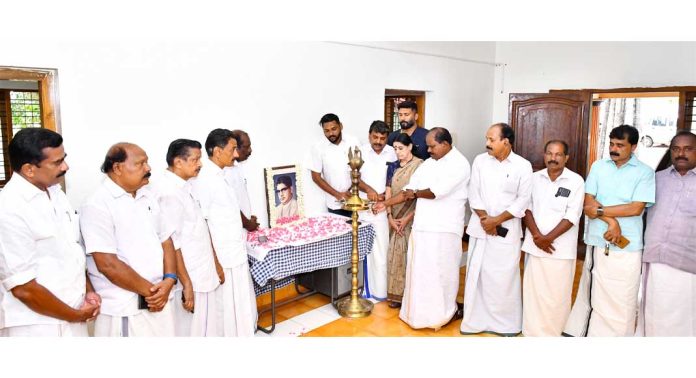 ആർ.ശങ്കർ കർമ്മധീരനായ ഭരണാധികാരി ; പ്രൊഫ.സതീഷ് കൊച്ചുപറമ്പിൽ ആർ.ശങ്കർ കർമ്മധീരനായ ഭരണാധികാരി ; പ്രൊഫ.സതീഷ് കൊച്ചുപറമ്പിൽ