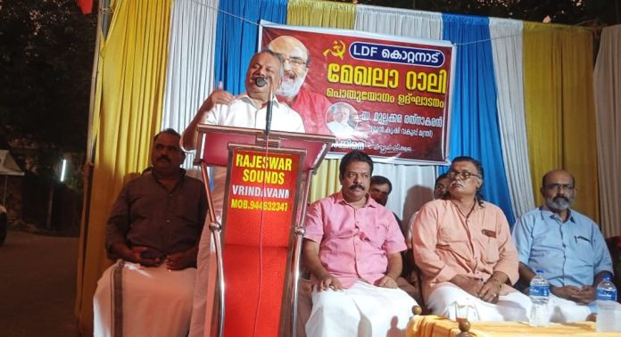 ഫാസിസം അതിന്റെ മൂര്ദ്ധന്യാവസ്ഥയില് എത്തി : മുല്ലക്കര ഫാസിസം അതിന്റെ മൂര്ദ്ധന്യാവസ്ഥയില് എത്തി : മുല്ലക്കര