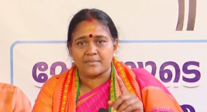 10 ലക്ഷം വാങ്ങിയെന്ന് സമ്മതിച്ച് ശോഭാ സുരേന്ദ്രൻ, ഭൂമി വിൽപ്പനയുടെ അഡ്വാൻസ് തുകയെന്ന് വിശദീകരണം 10 ലക്ഷം വാങ്ങിയെന്ന് സമ്മതിച്ച് ശോഭാ സുരേന്ദ്രൻ, ഭൂമി വിൽപ്പനയുടെ അഡ്വാൻസ് തുകയെന്ന് വിശദീകരണം
