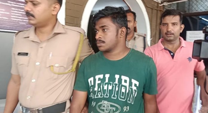 റാന്നി ഉതിമൂട്ടിൽ വീട്ടമ്മക്ക് വാക്സിൻ കുത്തിവെച്ച യുവാവിനെ കോടതിയിൽ ഹാജരാക്കി ജാമ്യത്തിൽ വിട്ടു റാന്നി ഉതിമൂട്ടിൽ വീട്ടമ്മക്ക് വാക്സിൻ കുത്തിവെച്ച യുവാവിനെ കോടതിയിൽ ഹാജരാക്കി ജാമ്യത്തിൽ വിട്ടു