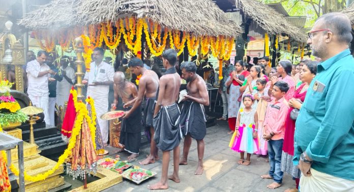 പൊന്നായിരത്തൊന്ന് കതിരിനെ സാക്ഷി വെച്ച് കോന്നി കല്ലേലി കാവില് മഹോത്സവത്തിന് തുടക്കം പൊന്നായിരത്തൊന്ന് കതിരിനെ സാക്ഷി വെച്ച് കോന്നി കല്ലേലി കാവില് മഹോത്സവത്തിന് തുടക്കം