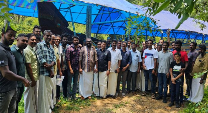ഓള പരപ്പില് വിജയഗാഥ രചിക്കുവാൻ തലവടി ചുണ്ടനിൽ ഇക്കുറി യുബിസി കൈനകരി തുഴയെറിയും ഓള പരപ്പില് വിജയഗാഥ രചിക്കുവാൻ തലവടി ചുണ്ടനിൽ ഇക്കുറി യുബിസി കൈനകരി തുഴയെറിയും