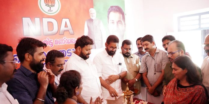 എൻഡിഎ പത്തനംതിട്ട മണ്ഡലം കമ്മിറ്റി ഓഫീസ് ഉദ്ഘാടനം ചെയ്തു എൻഡിഎ പത്തനംതിട്ട മണ്ഡലം കമ്മിറ്റി ഓഫീസ് ഉദ്ഘാടനം ചെയ്തു