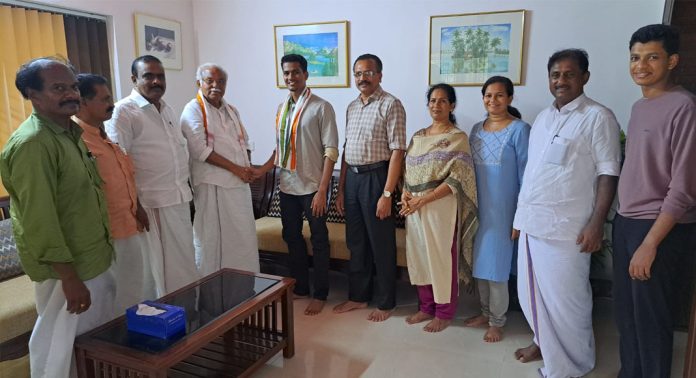നെവിൻ കുരുവിള തോമസിനെ പ്രൊഫ. പി ജെ കുര്യൻ അനുമോദിച്ചു നെവിൻ കുരുവിള തോമസിനെ പ്രൊഫ. പി ജെ കുര്യൻ അനുമോദിച്ചു