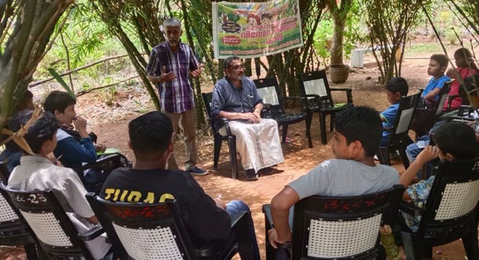 അധ്യാപകരും കുട്ടികളും അടവിയുടെ കാനന ഭംഗിയിൽ ഒത്തു ചേർന്നു അധ്യാപകരും കുട്ടികളും അടവിയുടെ കാനന ഭംഗിയിൽ ഒത്തു ചേർന്നു