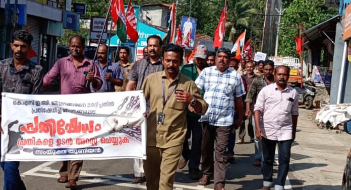വായ്പൂരിൽ കെഎസ്ഇബി ജീവനക്കാർക്ക് നേരെ ആക്രമണം ; പ്രതിഷേധ യോഗം നടത്തി വായ്പൂരിൽ കെഎസ്ഇബി ജീവനക്കാർക്ക് നേരെ ആക്രമണം ; പ്രതിഷേധ യോഗം നടത്തി