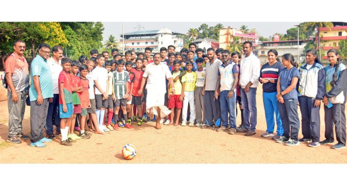 ജില്ലാ സ്പോർട്സ് കൗൺസിലിന്റെ നേതൃത്വത്തിൽ സമ്മർ കോച്ചിംഗ് ക്യാമ്പ് ആരംഭിച്ചു ജില്ലാ സ്പോർട്സ് കൗൺസിലിന്റെ നേതൃത്വത്തിൽ സമ്മർ കോച്ചിംഗ് ക്യാമ്പ് ആരംഭിച്ചു