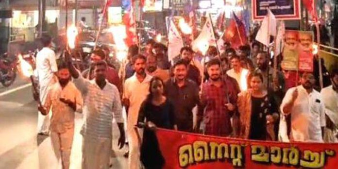 ഇടതുയുവജന സംഘടനകളുടെ നേതൃത്വത്തിൽ കോന്നിയില് നൈറ്റ് മാർച്ചും അസംബ്ലിയും നടത്തി ഇടതുയുവജന സംഘടനകളുടെ നേതൃത്വത്തിൽ കോന്നിയില് നൈറ്റ് മാർച്ചും അസംബ്ലിയും നടത്തി